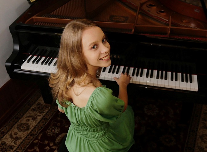 Pianista gaúcha radicada nos EUA se apresenta no ParkShopping Canoas