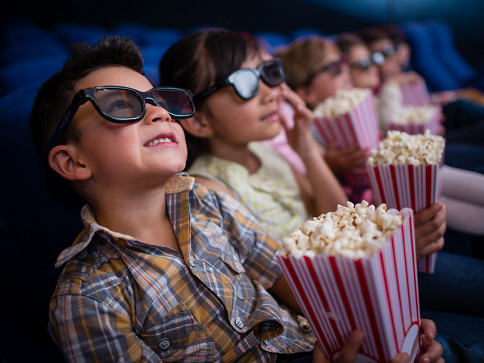 Pais precisam estar atentos a importância da classificação indicativa de filmes para crianças e adolescentes