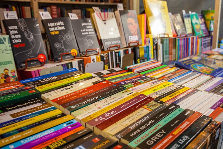 A 5ª Feira do Livro de Canoas é um evento cultural que encanta moradores e visitantes da cidade a cada ano. Com suas origens datando de décadas atrás, a feira se tornou um marco importante no cenário cultural da região.