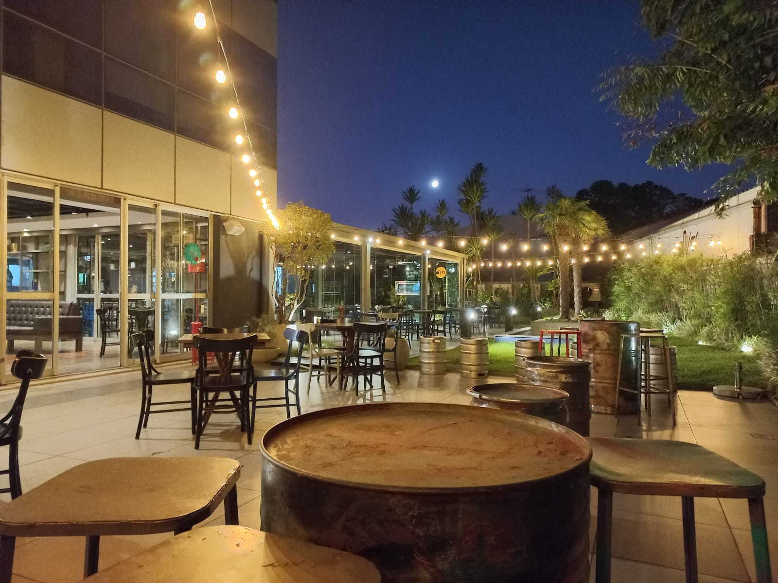 Diver Resto Party Bar comemora seu segundo ano, em divertida noite com diversas experiências musicais, gastronômicas e culturais 