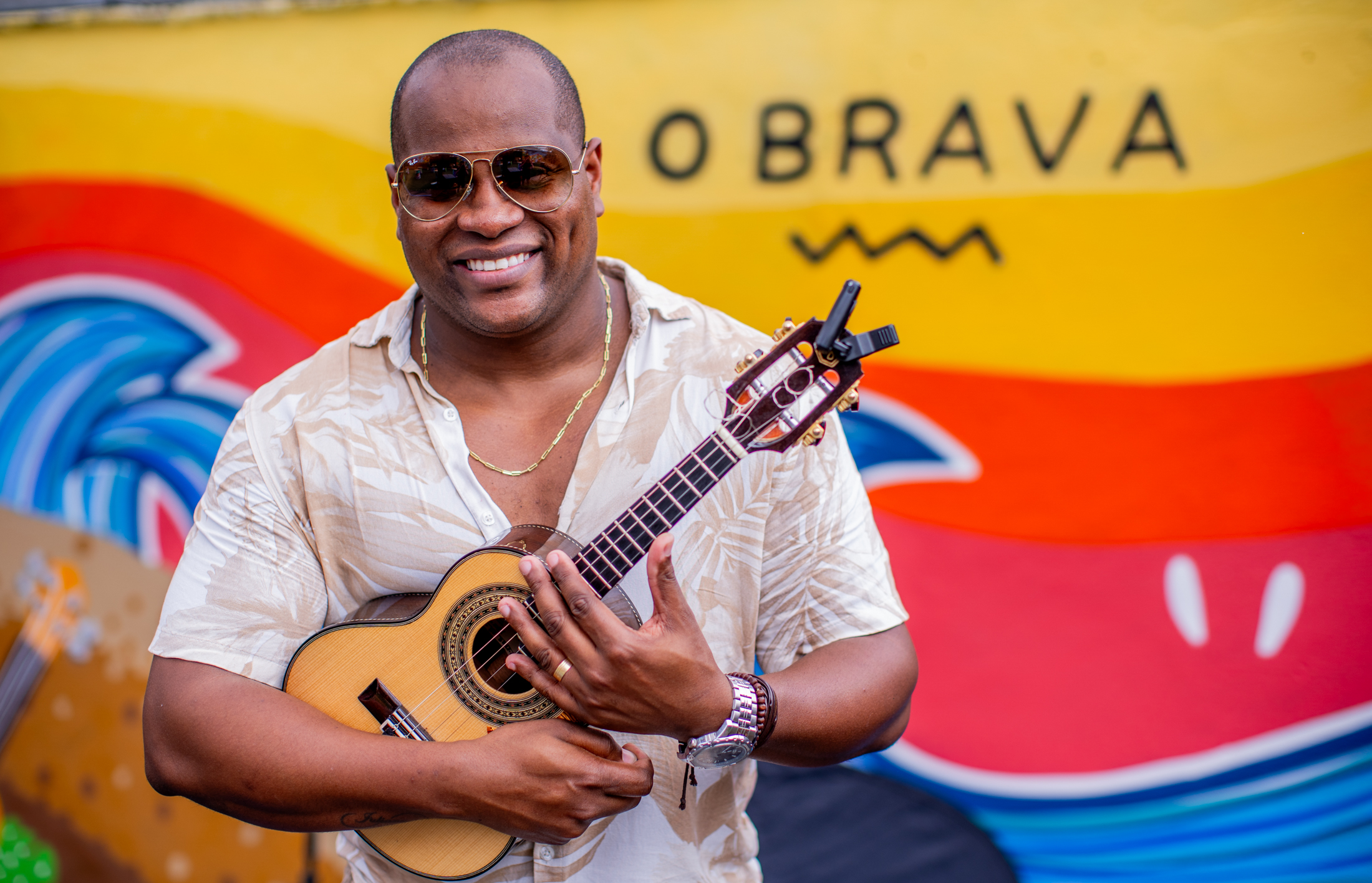 Cantor de pagode Juninho PC lança carreira solo com show no 4º Distrito