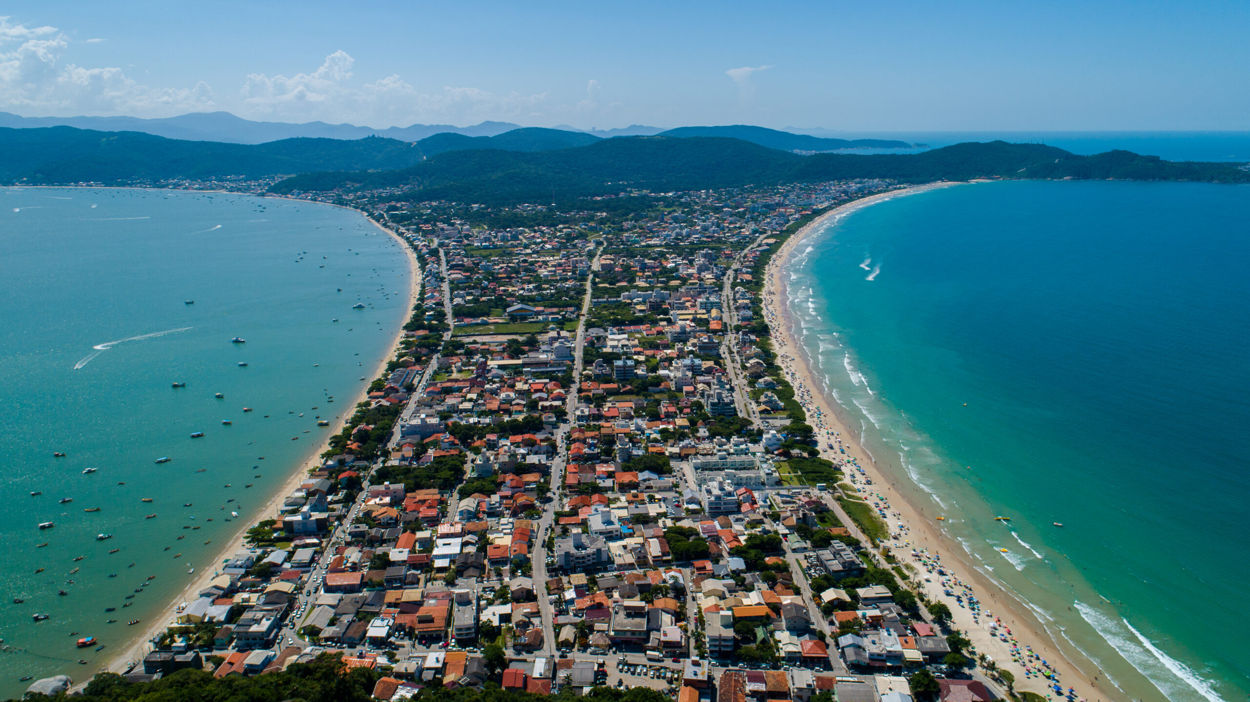 Aproveite o verão para conhecer a Costa Esmeralda em Santa Catarina