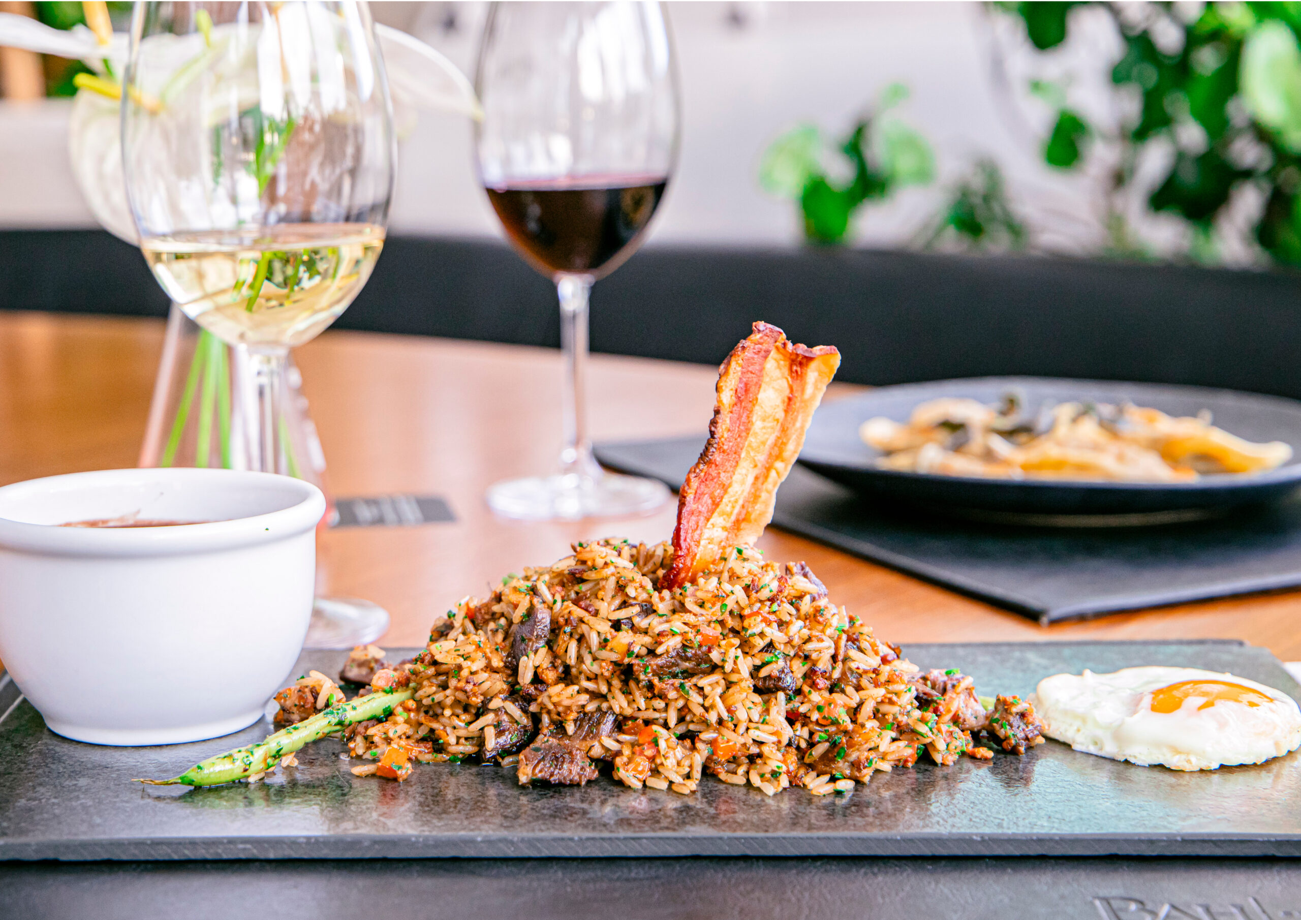 Nos jantares a dois, BAH Restaurante oferece aos seus clientes um baita vinho durante o mês de fevereiro