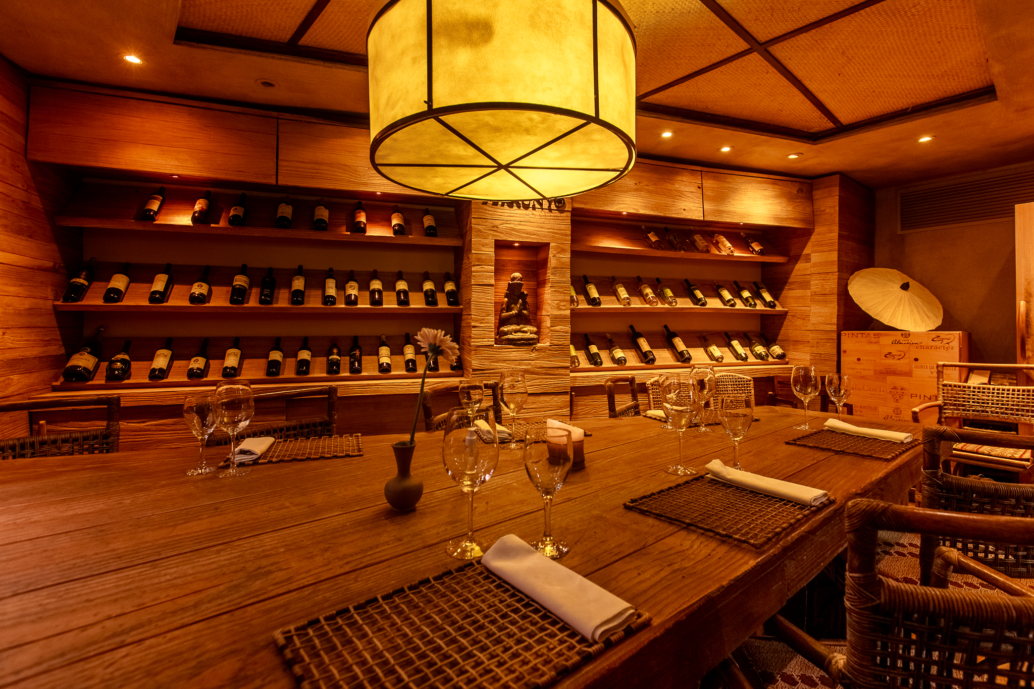 Koh Pee Pee recebe em atmosfera thai para almoço de Dia das Mães