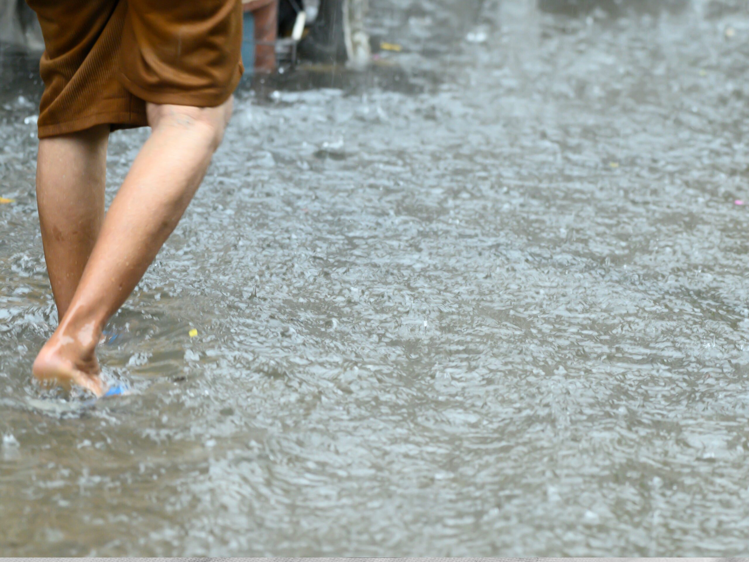 Alerta de saúde: como proteger as crianças atingidas nas enchentes
