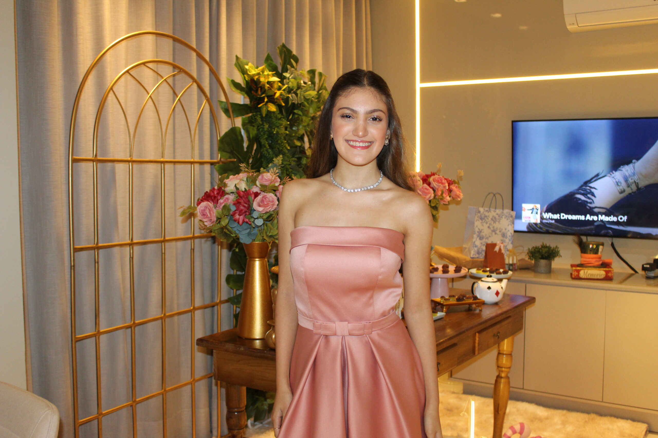 Évelym Ferrera celebra com seus amigos a chegada da maioridade