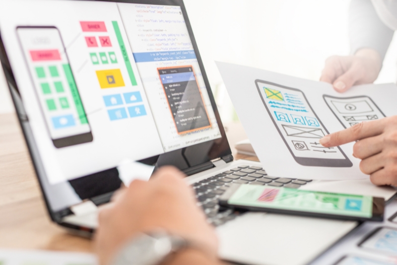 Notícias   Revolução na maior feira de e-commerce do Brasil: criação ao vivo de app com IA em 10 min