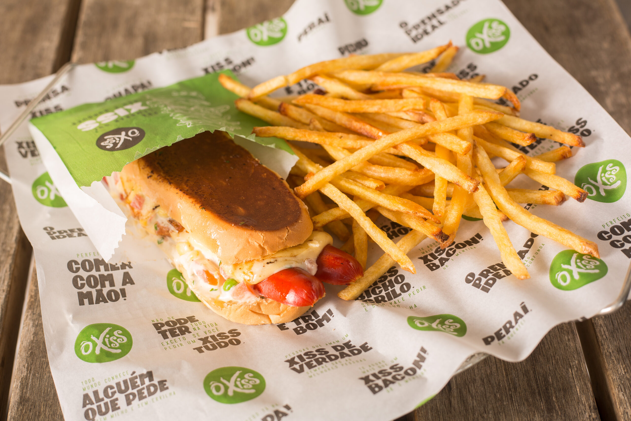 O dia é dele: 9 de setembro celebra o cachorro-quente — e o Ô Xiss serve sua versão prensada