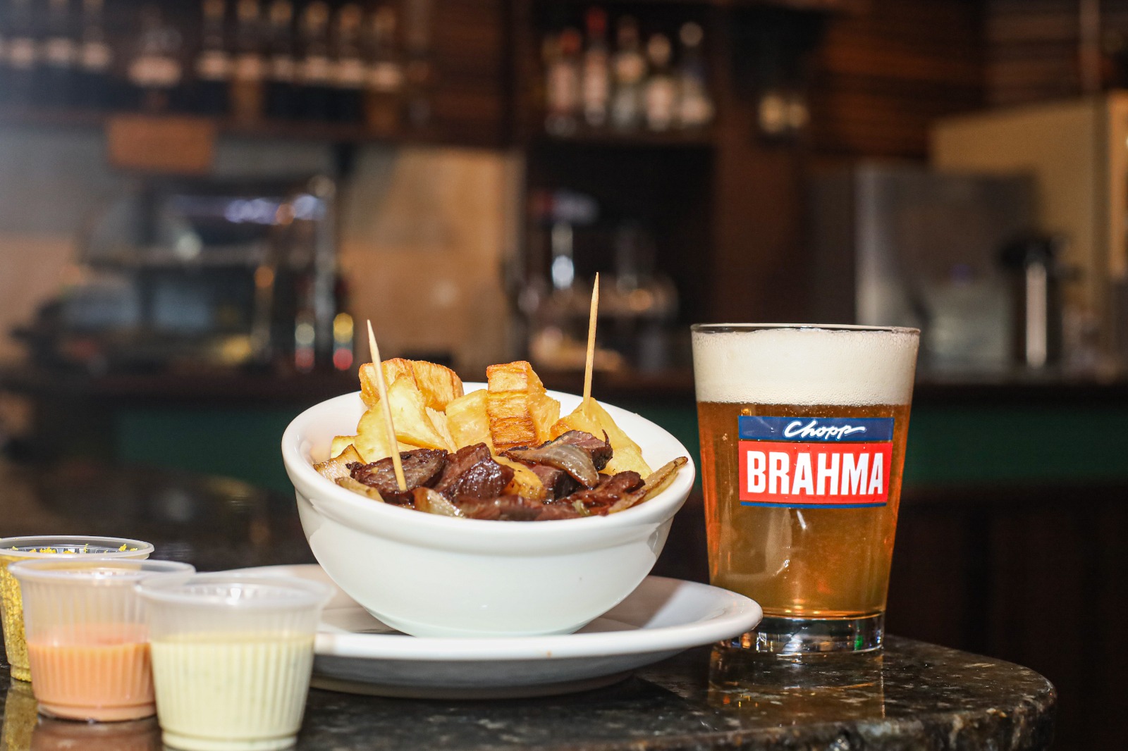 Ambev e Brahma apresentam rota inédita de bares com harmonização especial entre pratos clássicos e cerveja