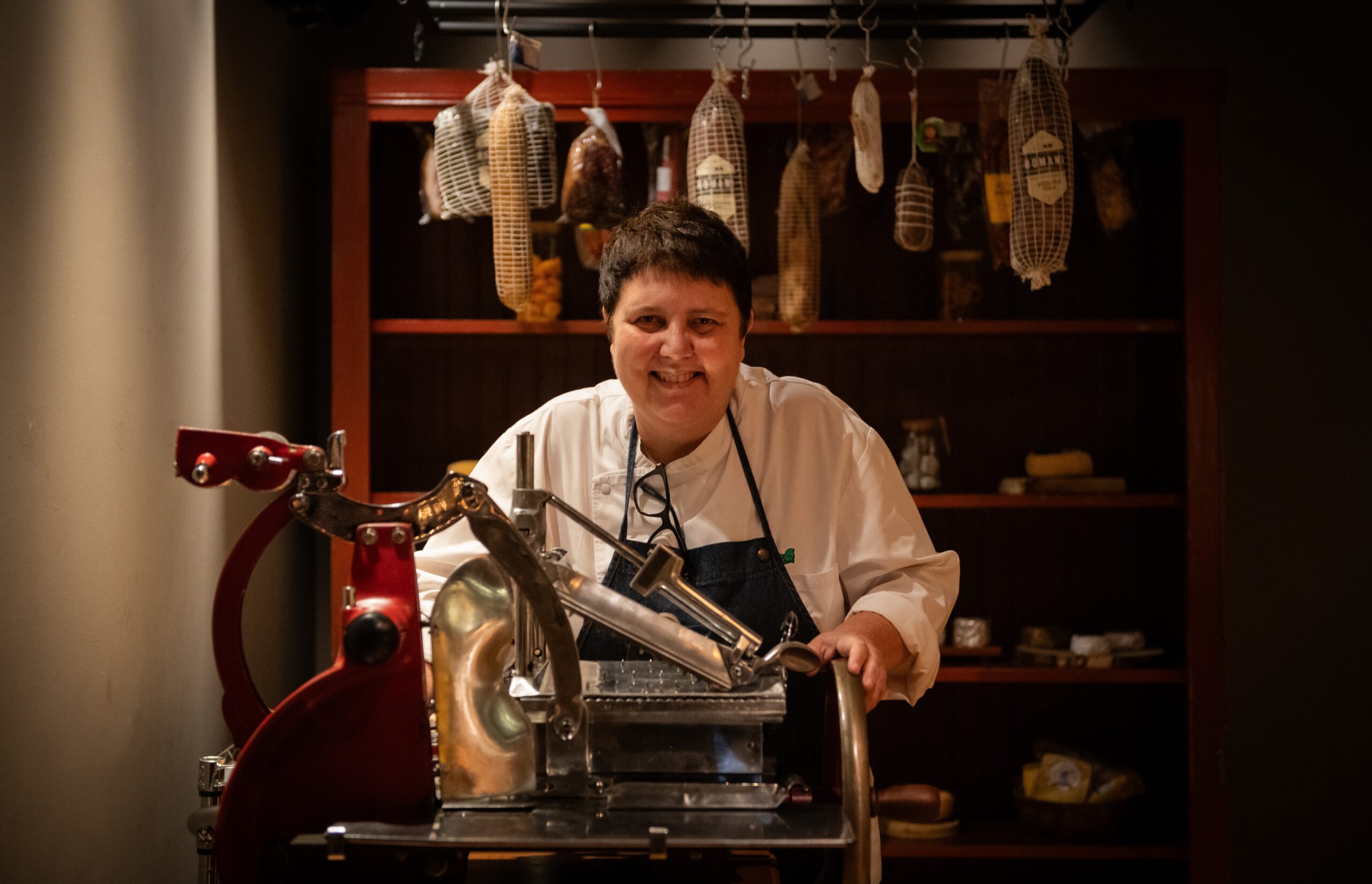 OCRE, no Wood Hotel, inaugura nova fase do seu Bar de Charcutaria com curadoria 100% brasileira de Roberta Sudbrack