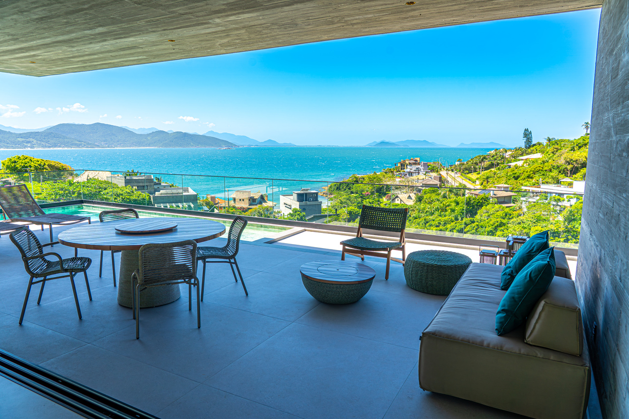 Casas que conversam com o horizonte em uma mesma essência
